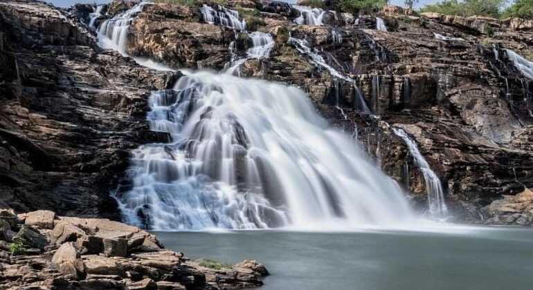 Recorrido de lujo Lagos-Abeokuta: Olumo Rock, OOPL y Mercado de Adire