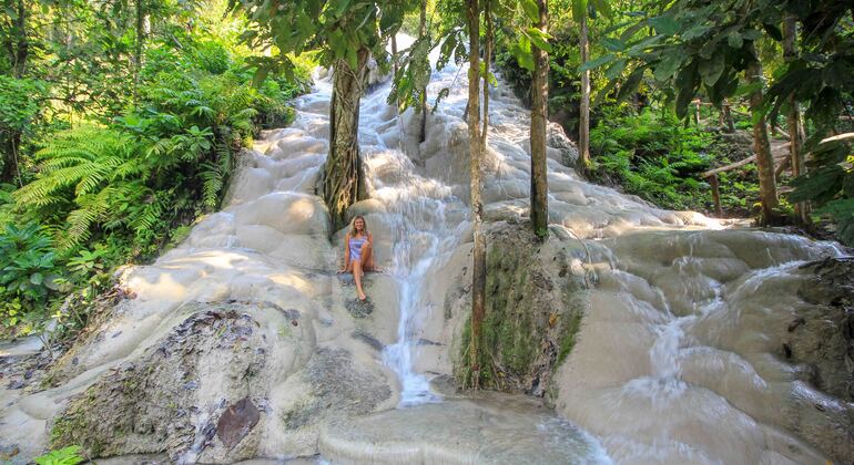 Ethisches Elefanten-Schutzgebiet: Bambus-Rafting & Klebriger Wasserfall
