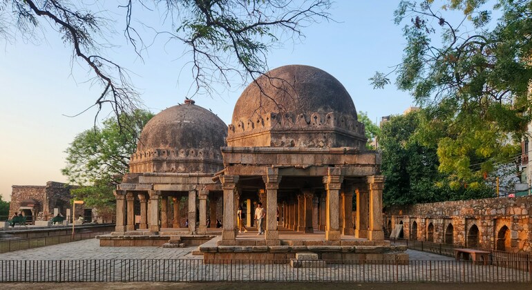 Passeggiata nel centro storico di Delhi e tour della vita notturna di Hauz Khas
