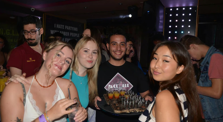 Malta: Paceville Pub Crawl mit Getränken und Spielen