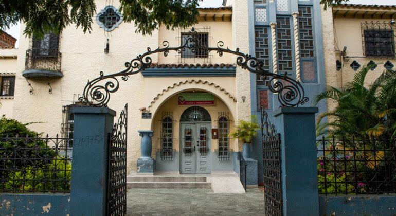 San Pedro Friedhofsmuseum &amp; Prado Park Tour