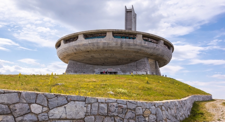 Desde Veliko Tarnovo: excursión de medio día a Buzludzha y Shipka