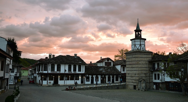 Desde Veliko Tarnovo: Excursión guiada de un día a Tryavna en tren