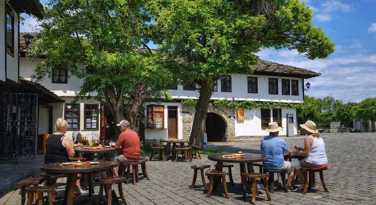 Desde Veliko Tarnovo: Excursión guiada de un día a Tryavna en tren