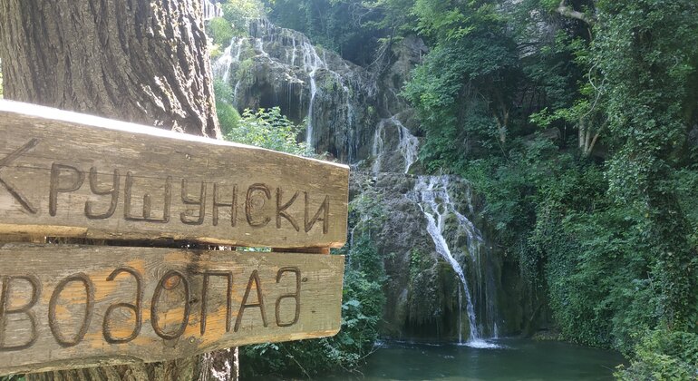 Desde Veliko Tarnovo: Cascadas de Krushuna, Cueva de Devetashka y Lovech