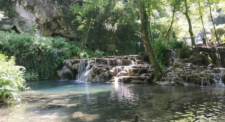 Desde Veliko Tarnovo: Cascadas de Krushuna, Cueva de Devetashka y Lovech
