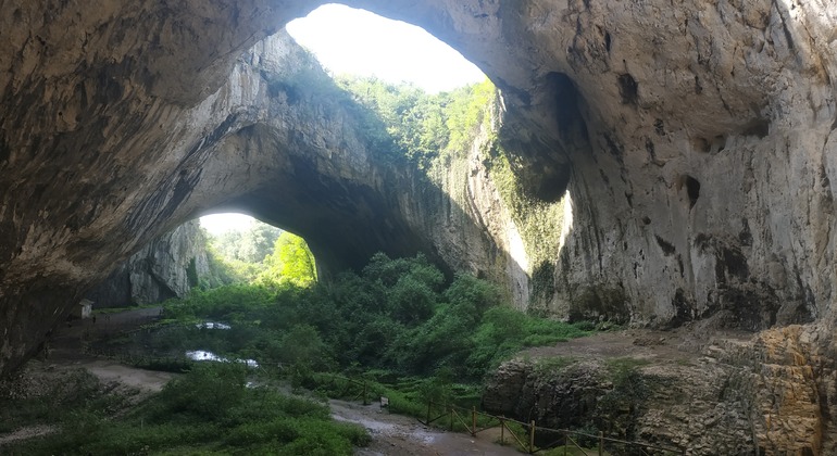 Desde Veliko Tarnovo: Cascadas de Krushuna, Cueva de Devetashka y Lovech