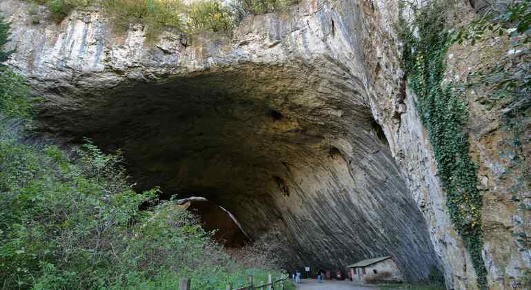 Desde Veliko Tarnovo: Cascadas de Krushuna, Cueva de Devetashka y Lovech