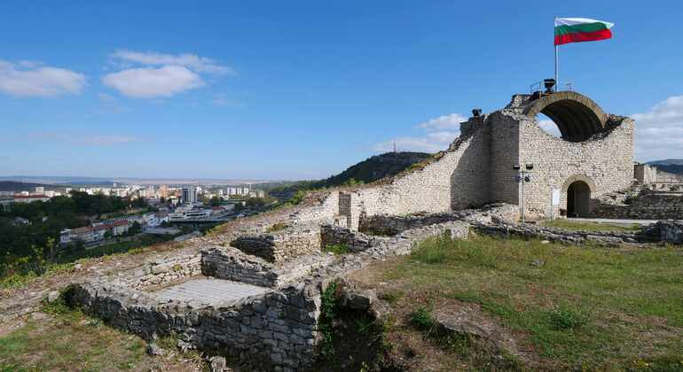 Desde Veliko Tarnovo: Cascadas de Krushuna, Cueva de Devetashka y Lovech