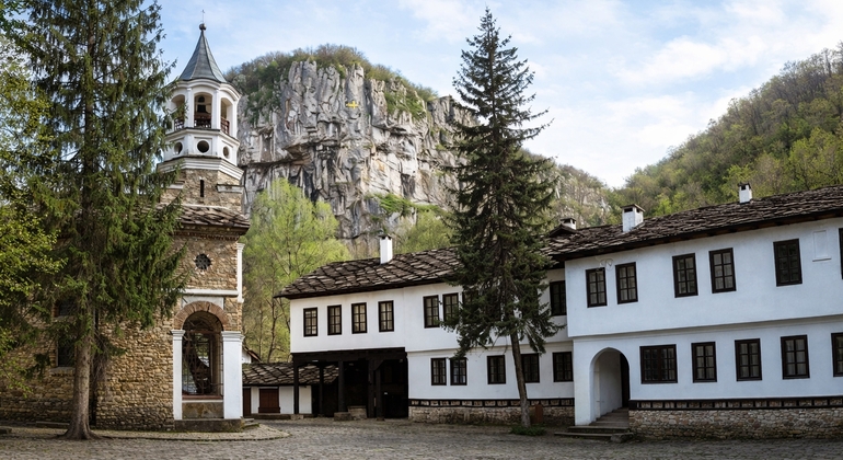 Desde Veliko Tarnovo: Cueva de Bacho Kiro y pueblo artesano de Etar