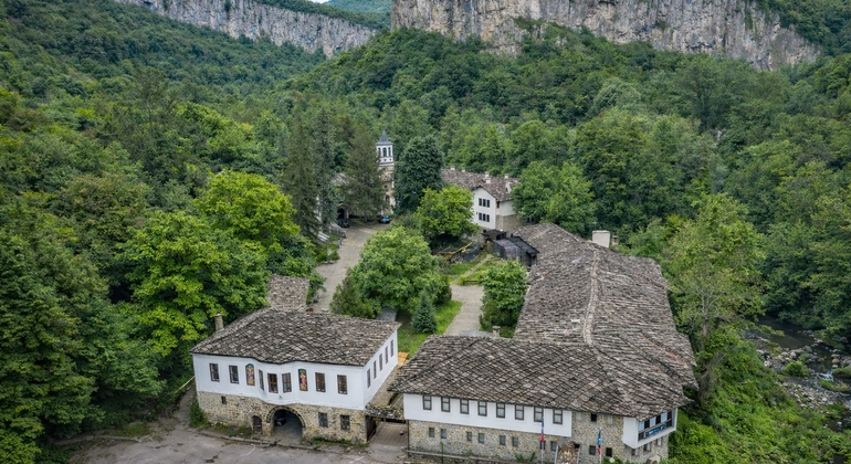 Desde Veliko Tarnovo: Cueva de Bacho Kiro y pueblo artesano de Etar