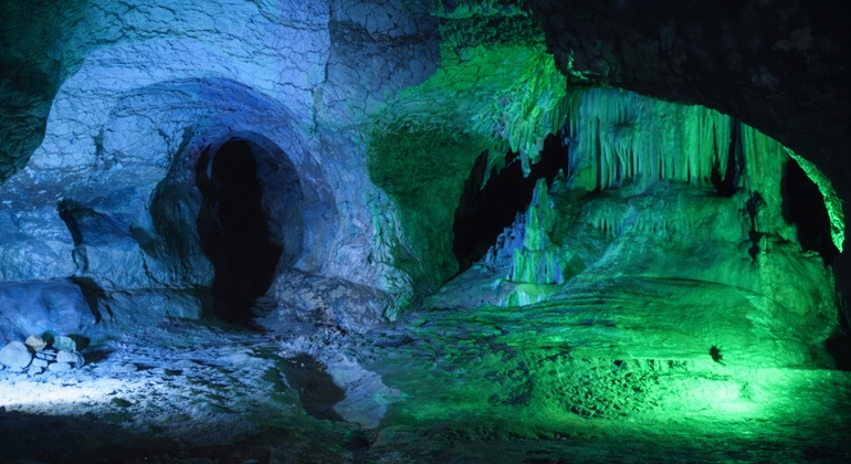 Desde Veliko Tarnovo: Cueva de Bacho Kiro y pueblo artesano de Etar