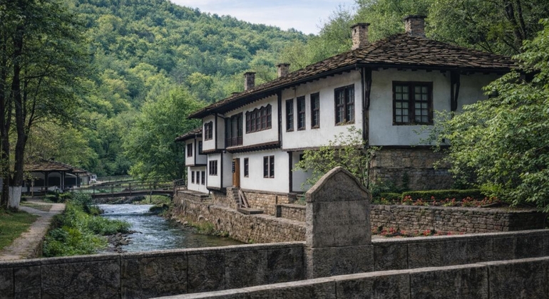 Desde Veliko Tarnovo: Cueva de Bacho Kiro y pueblo artesano de Etar