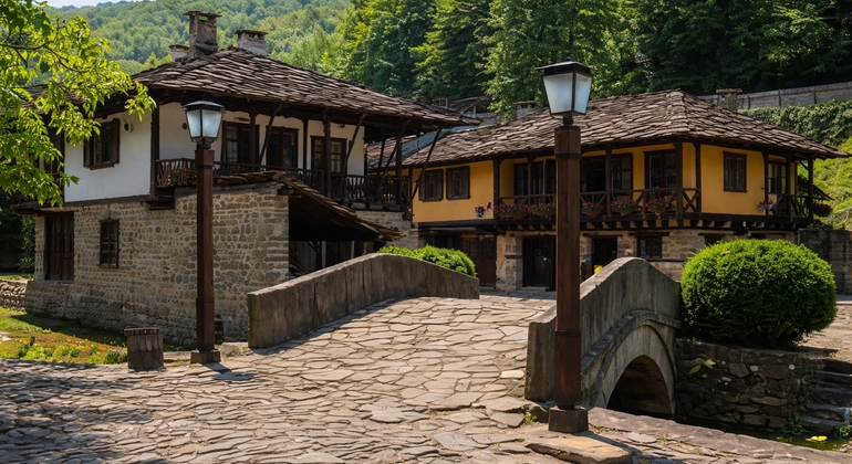 Desde Veliko Tarnovo: Cueva de Bacho Kiro y pueblo artesano de Etar