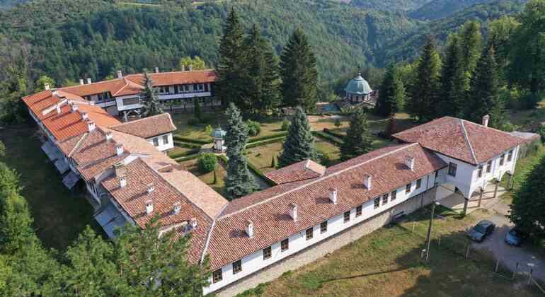 Desde Veliko Tarnovo: Cueva de Bacho Kiro y pueblo artesano de Etar