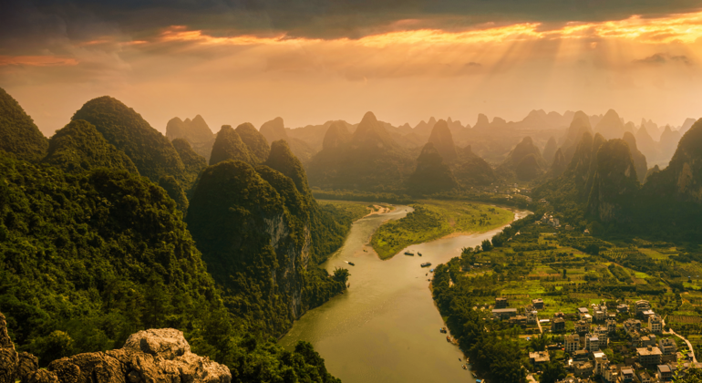 Neuntägige Tour zur Entdeckung ethnischer Kultur und landschaftlicher Reize (Guizhou-Yunnan)