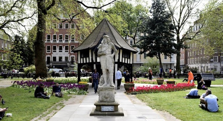 Secretos del Soho: Historias ocultas, leyendas y calles emblemáticas