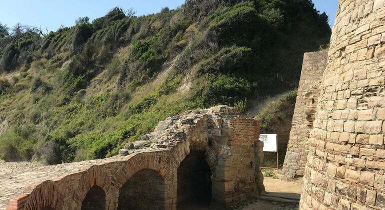 Fuga da Capo Rodon: tour di un giorno con storia, costa e castello da Tirana