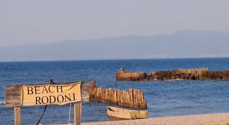 Fuga da Capo Rodon: tour di un giorno con storia, costa e castello da Tirana