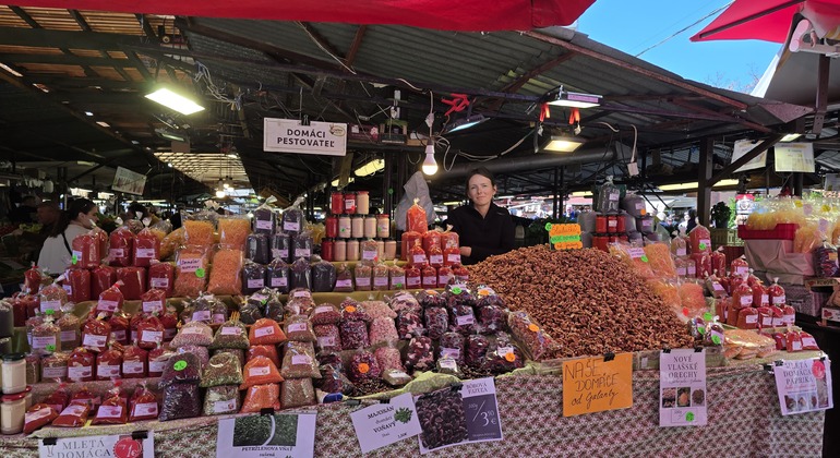Tour gastronomico del mercato Miletichka di Bratislava