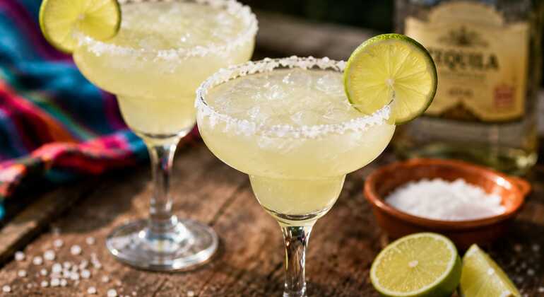 Una noche de salsa y comida callejera en Cancún