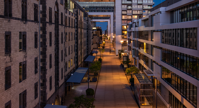Cologne: Small-Group Night Photography Tour