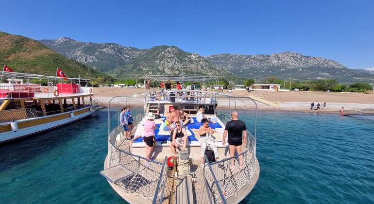 Excursion en bateau sur l'île de Suluada : Journée en mer tout compris avec déjeuner