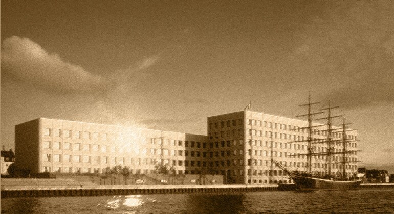 Copenhagen's Royal District: Self-Guided Exploration Game