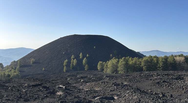 Entdecken Sie die wilde Seite des Ätna: Abenteuer am Nordwestvulkan und in der Lavahöhle