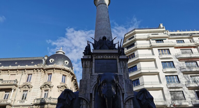 Les trésors de Chambéry : jeu de découverte en autonomie et visite guidée à pied
