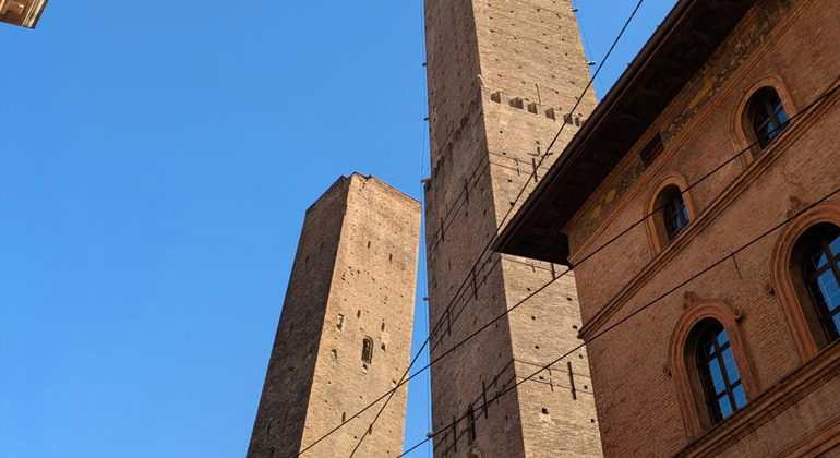 Die Verschwörung von Bologna: Selbstgeführtes Entdeckungsspiel &amp; Stadtrundgang