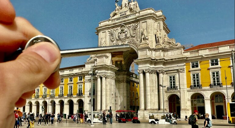 Lisbon Iconic Pictures Tour: Self-Guided Exploration Game