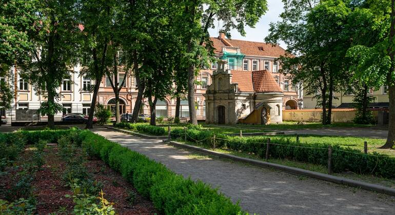 Vilnius's Old Town Gems: Self-Guided Exploration Game & Walking Tour