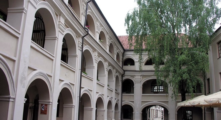 Vilnius's Old Town Gems: Self-Guided Exploration Game & Walking Tour