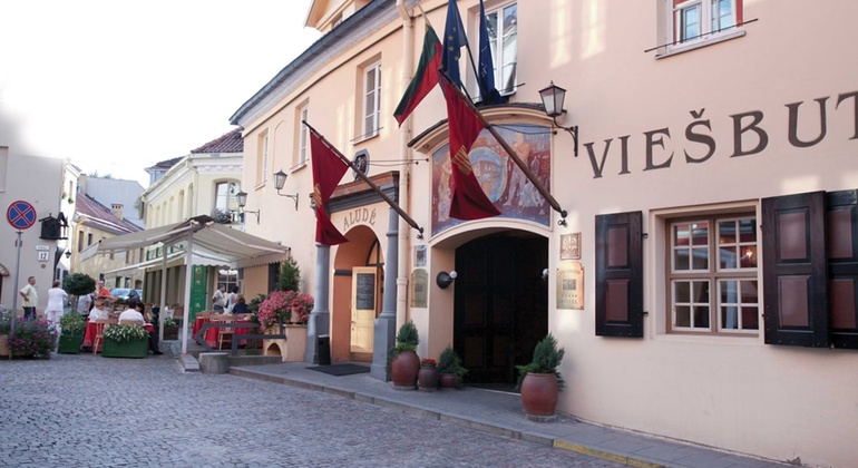 Vilnius's Old Town Gems: Self-Guided Exploration Game & Walking Tour