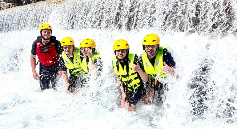 Excursión de rafting por el último río salvaje de Europa (Permet)
