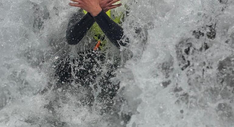 Excursión de rafting por el último río salvaje de Europa (Permet)
