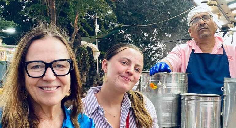 Tour serale del cibo di strada a Mumbai con passeggiata al mercato 