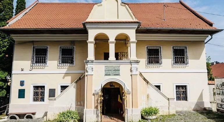 La sorcière errante de Brașov : jeu d'exploration en autonomie et visite guidée à pied
