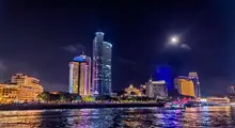Croisière nocturne sur le Lujiang : une sonate de lumières flottant sur la mer