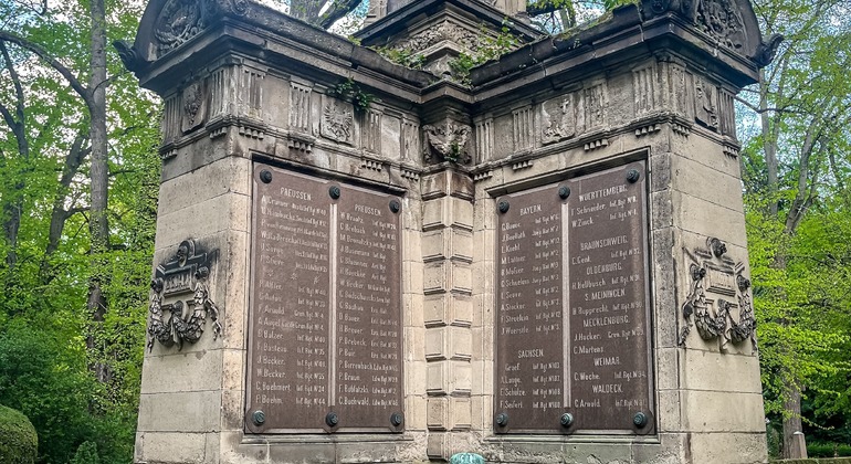 Tour del cimitero di Melaten, la “Città dei morti” di Colonia