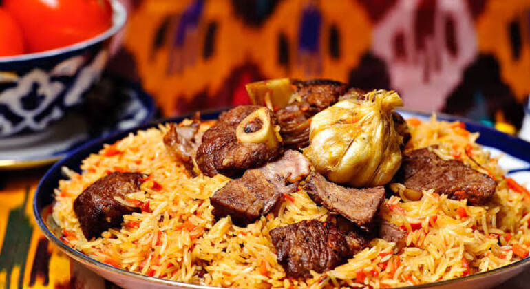 Prueba la gastronomía uzbeka y explora el casco antiguo de Tashkent con un guía local