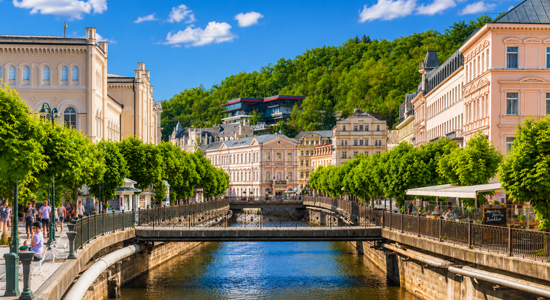 Karlovy Vary in autonomia da Praga in autobus