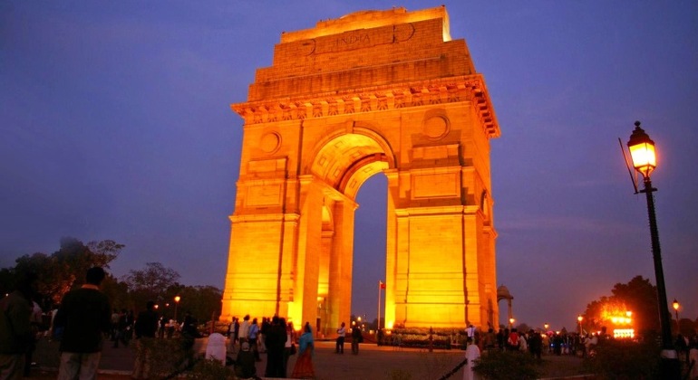 Delhi City Tour by Car with Guide: Old & New Delhi