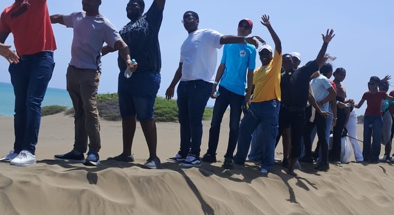 Tour a Baní: Dunas, Salinas y Playa