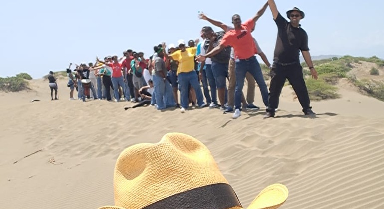 Tour a Baní: Dunas, Salinas y Playa