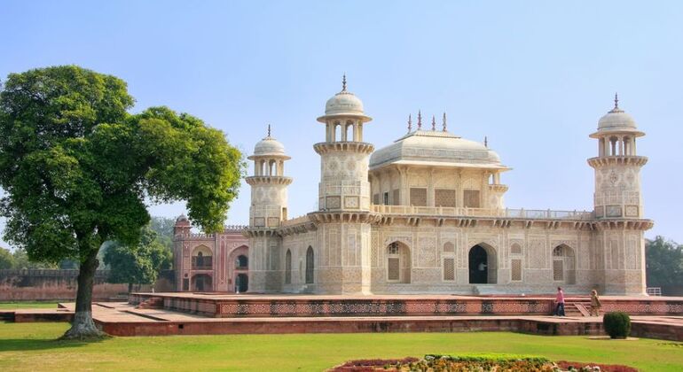 Taj-Mahal-Sonnenaufgangstour mit dem Auto ab Delhi