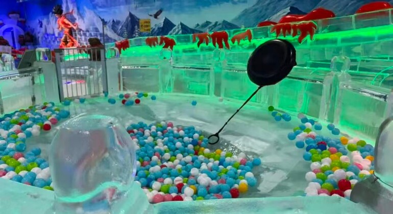 Shenzhen: Mowan Ice Sculpture Park Entry Ticket