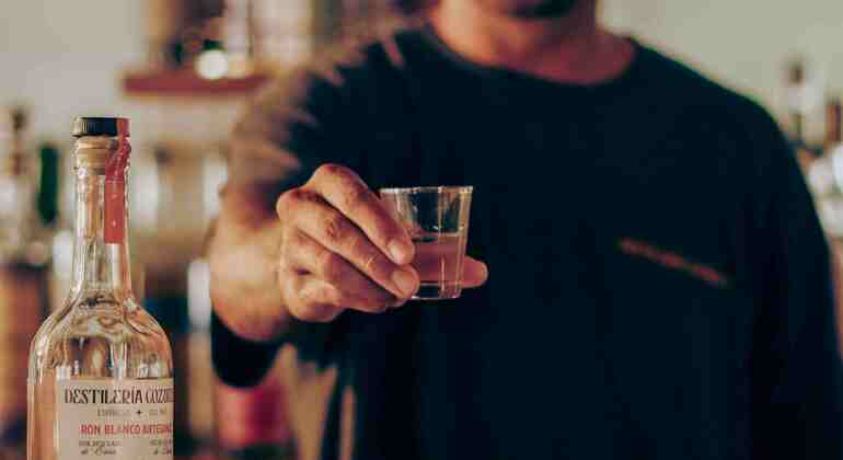 Passeggiata nel centro di Cozumel: esperienza alla distilleria di rum e gin