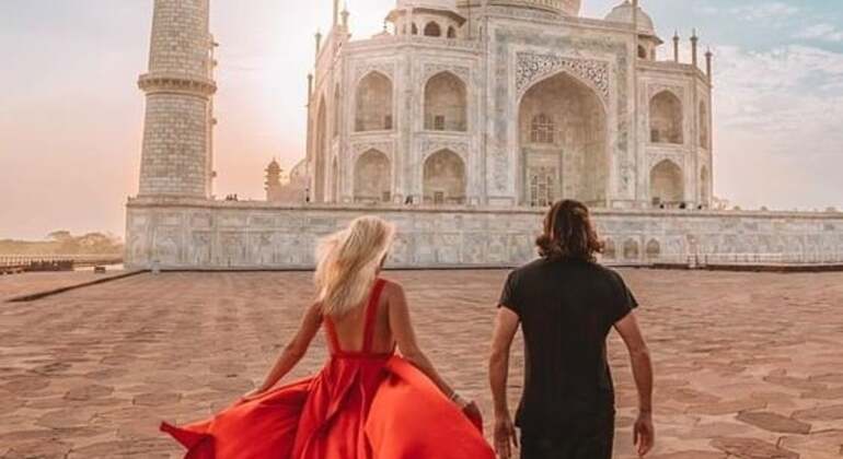 From Delhi: Same-Day Taj Mahal & Agra Tour by Car